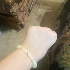 Light yellow glass bead bracelet